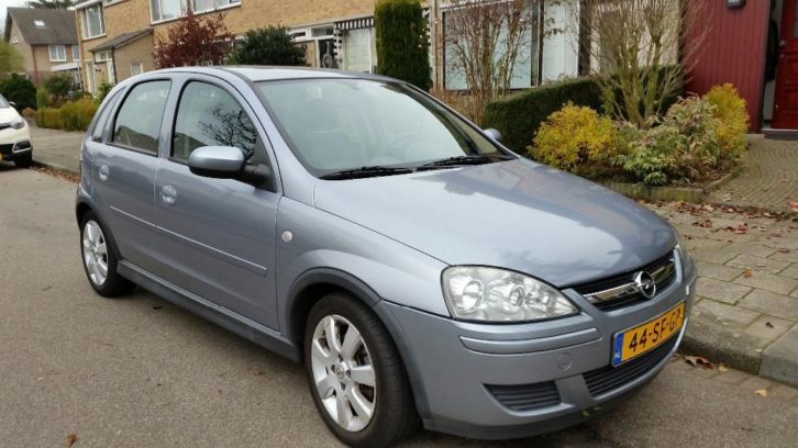 Opel Corsa 1.4 5D 2005 Silverline 