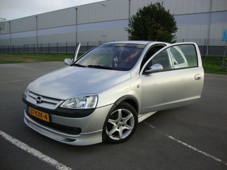 Opel Corsa 1.4 I 16V 2002 SPORT ZILVER AIRCO 79287 KM 