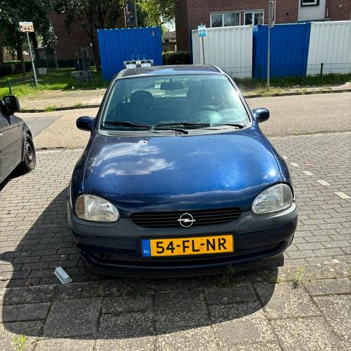 Opel Corsa 1.4 I 16V 5D 2000 Blauw  LEKT KOELVLOEISTOF