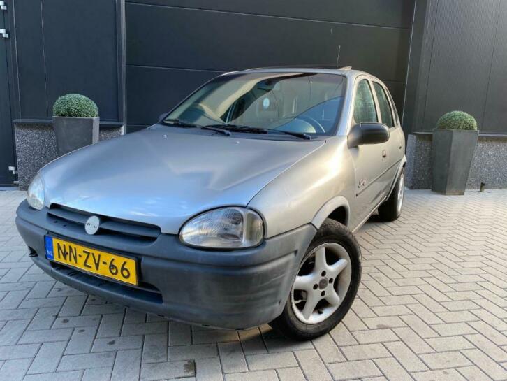 Opel Corsa 1.4 I 1996 Grijs