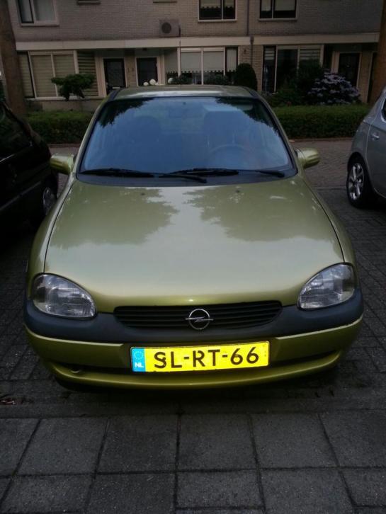 Opel Corsa 1.4 I 3D 1997 Geel