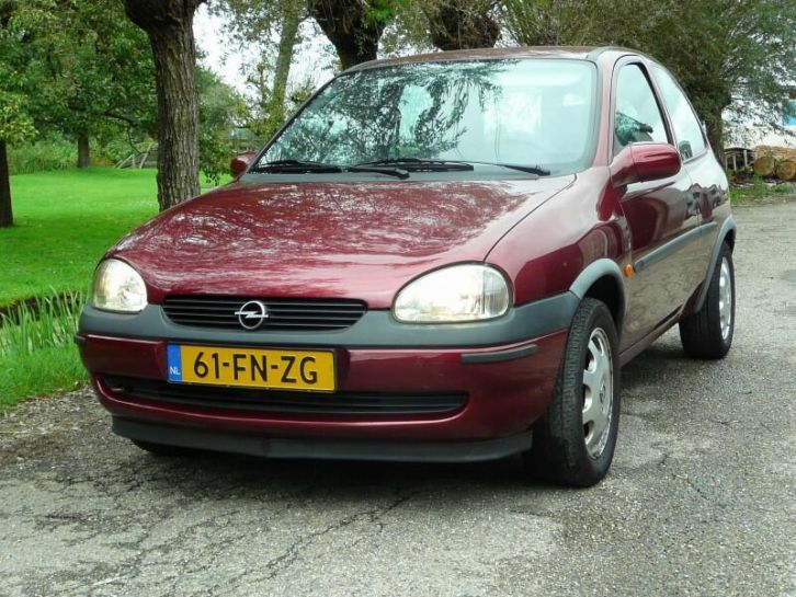 Opel Corsa 1.4 I 3D 1998 Rood