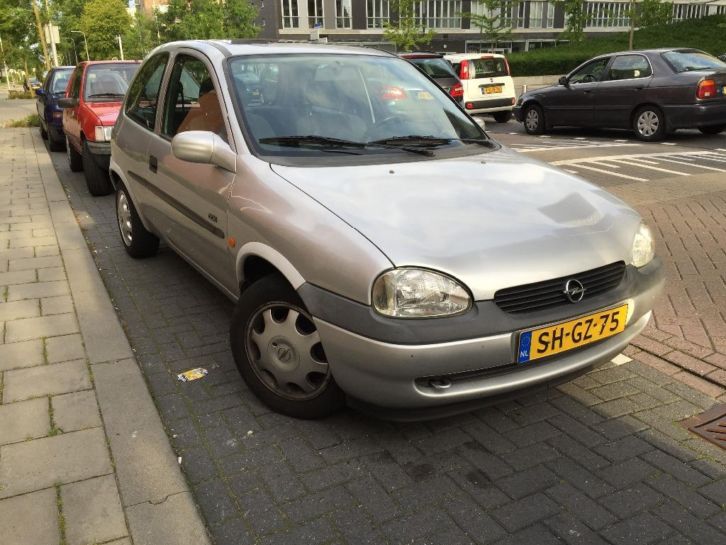 Opel Corsa 1.4 I cdx 1997 Grijs