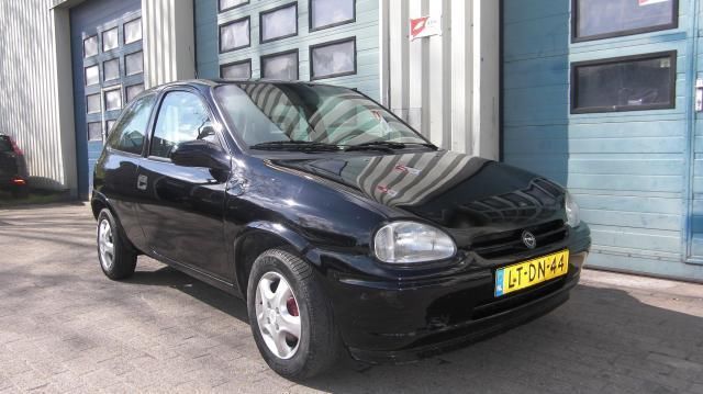 Opel Corsa 1.4i Sport nieuwe apk