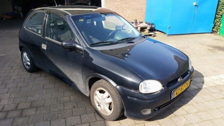 Opel Corsa 1.6 GSI 16V 1995 Zwart (APK 11-12-2015)