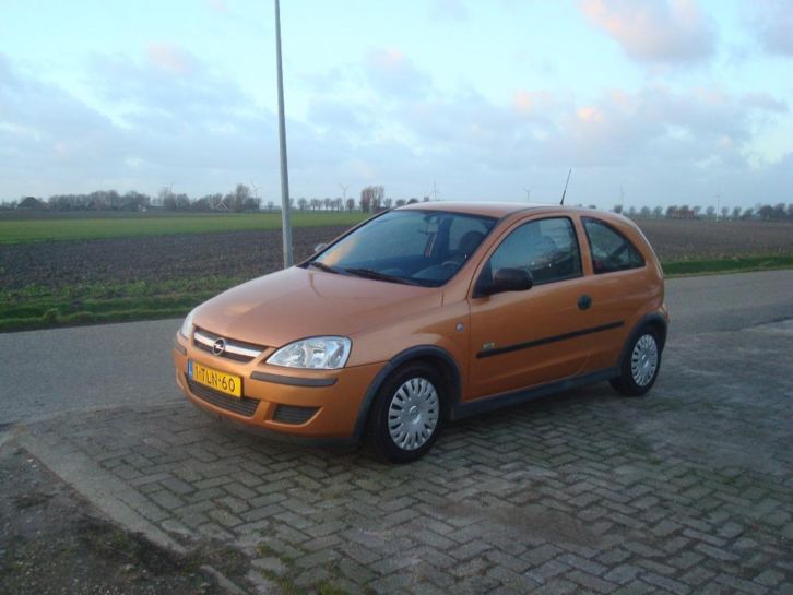 Opel Corsa-C 2004 Geel