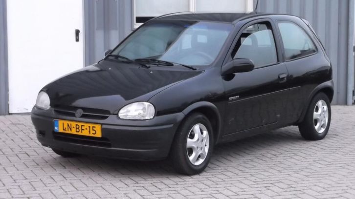Opel Corsa SPORT 1.4 1995 Zwart Sportvelgen APK 09-2015