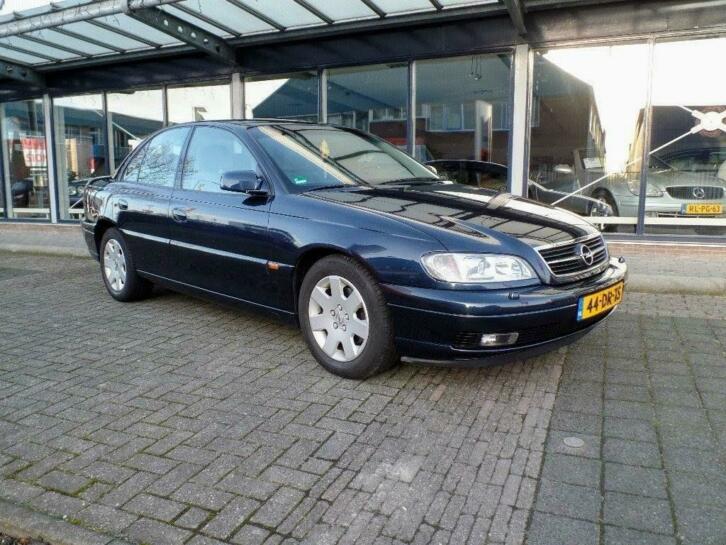 Opel Omega 2.2 I 16V SDN AUT 1999 Blauw