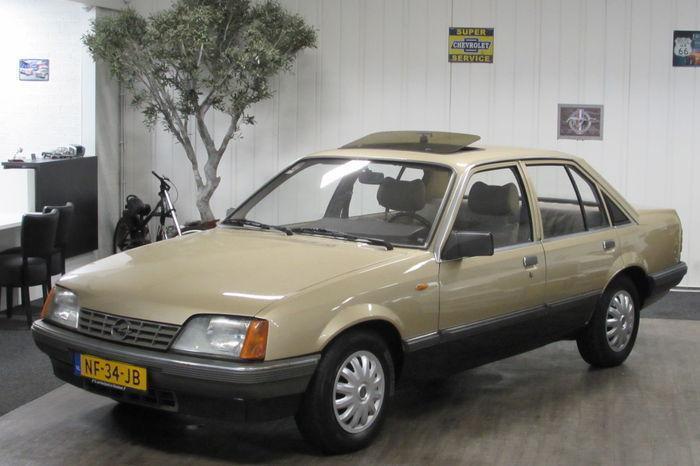 Opel - Rekord 2.0 S - 1985