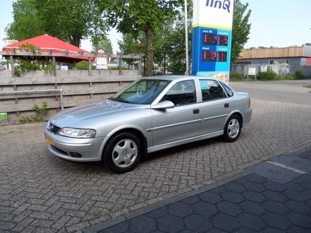 Opel Vectra 1.6-16V Business Ed. climate contr