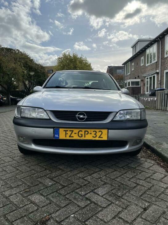 Opel Vectra 1.6 I 16V 1998 Grijs