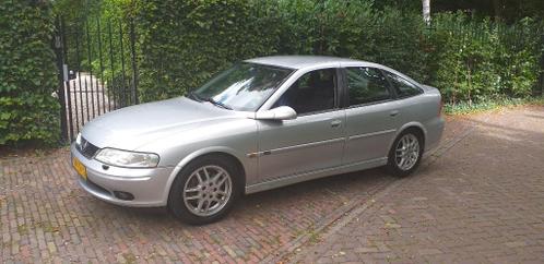 Opel Vectra 1.8 I 16V HB 2000 Sport