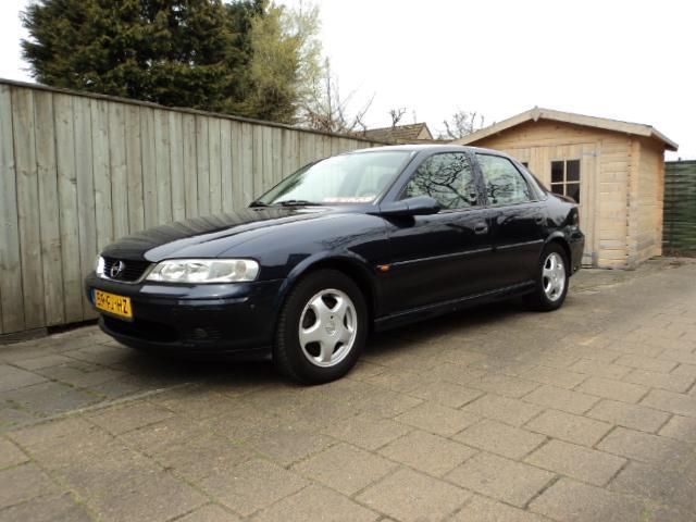 Opel Vectra 1.8 I 16V LAGE KMSTAND