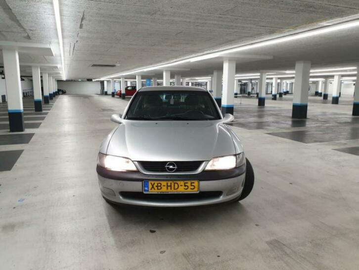 Opel Vectra 1.8 I 16V SDN 1998 Grijs