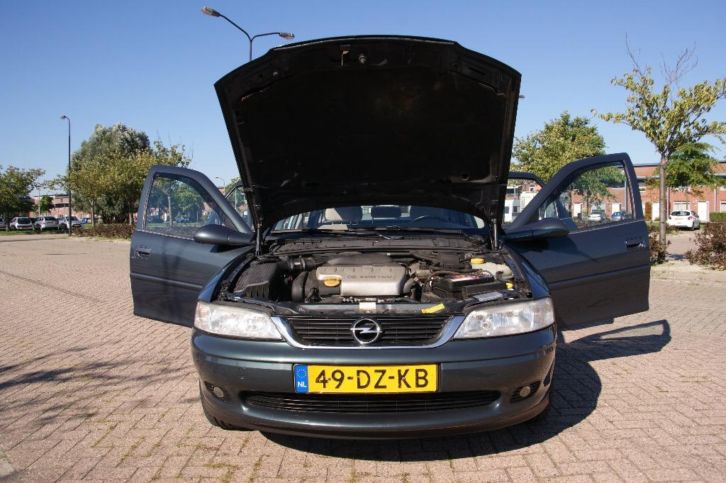 Opel Vectra 1.8 I 16V SDN 2000 Groen