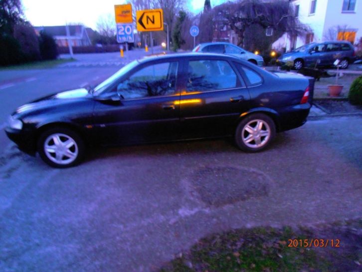 Opel Vectra 2.0i-16V CD