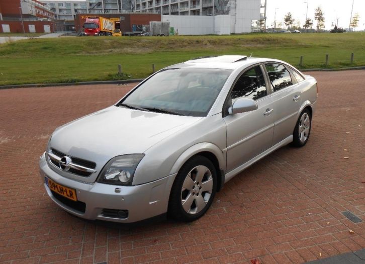 Opel Vectra 2.2 GTS FULLOPTION lichte blik en Tech. Schade