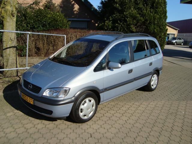 Opel Zafira 1.6-16V Comfort