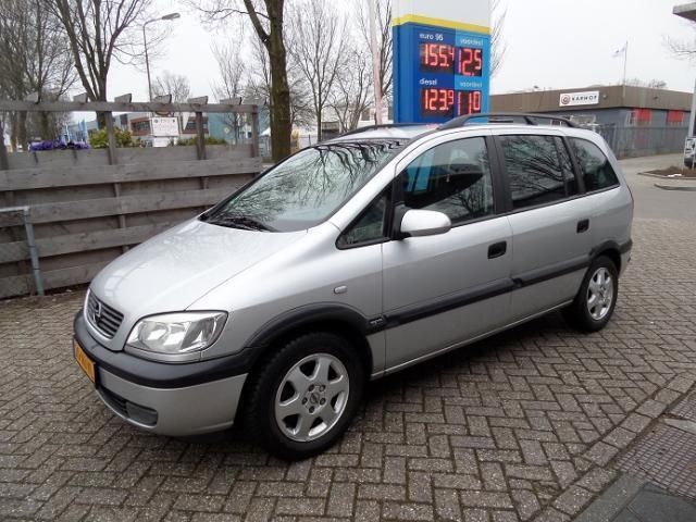 Opel Zafira 1.8-16V Elegance 7p