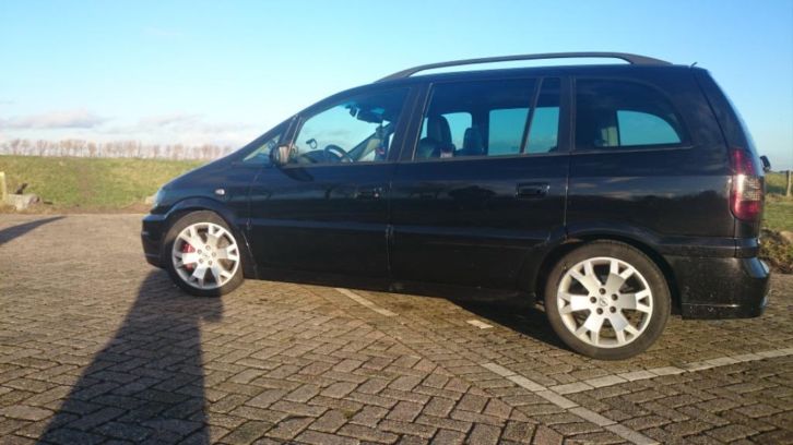 Opel Zafira 2.0 OPC 2002 Zwart 67 pers.