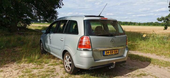 Opel Zafira 2.2 2007 Grijs met 4 extra winterbanden