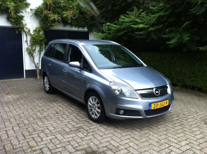 Opel Zafira 2.2 AUT 2005 Grijs