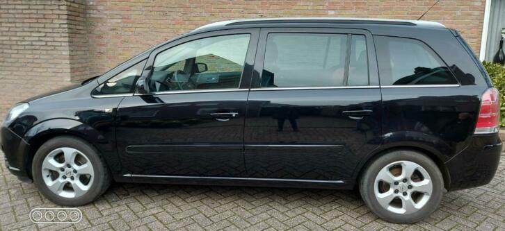 Opel Zafira 2.2 Cosmo 2006 Zwart Apk tot januari 2022