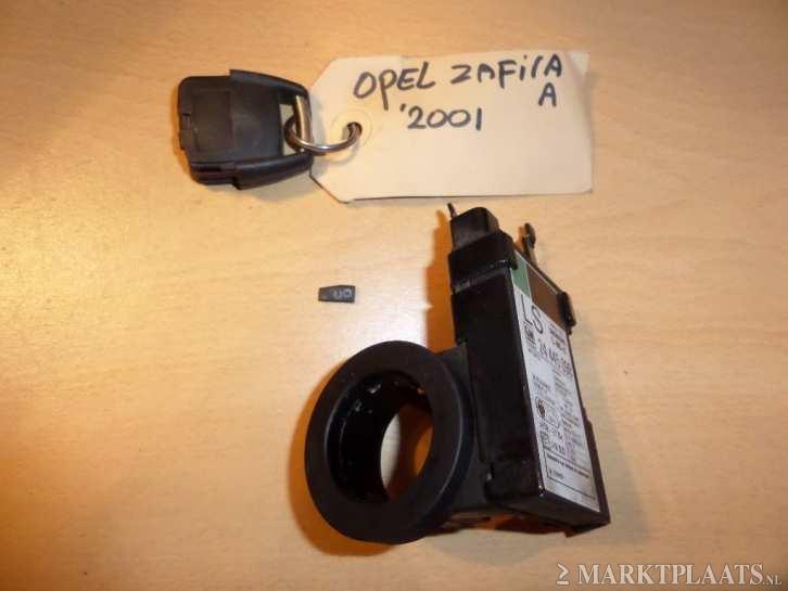 Opel Zafira A Sleutel met chip,leesring en BSI Bj 2001.