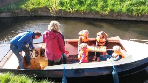 Open stalen sloep