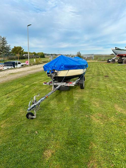 Open visboot incl. Trailer en elektrische buitenboordmotor