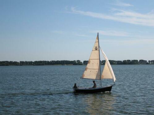 Open zeilboot Bauer met trailer
