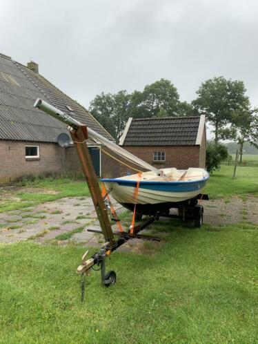 Open zeilboot enof sloepje