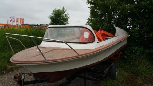 Opknap motorboot met trailer