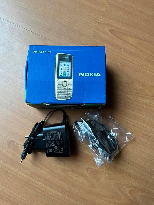 Oplader en oortjes voor Nokia c2-01 nieuw
