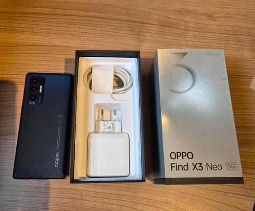 Oppo Find X3 neo, super charger met hoesjes