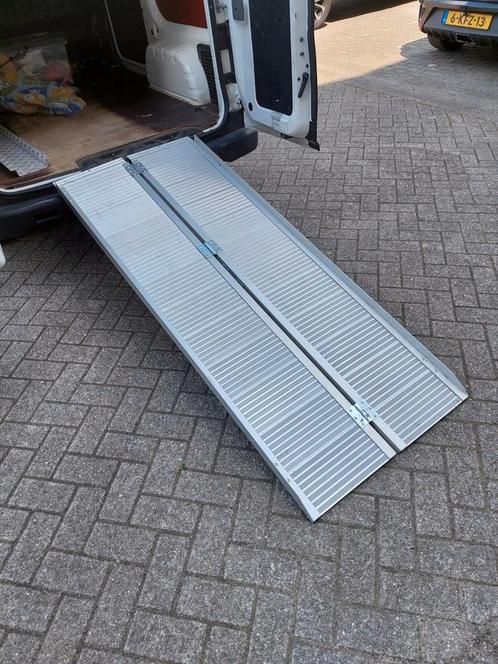 Oprijplaat van aluminium lengte 1meter 82 cm breedte 73 cm