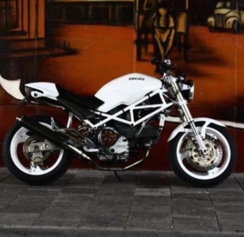 Opvallende Ducati Monster M900