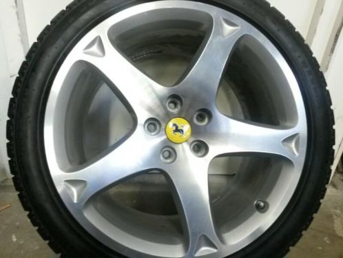 Org 19 inch Ferrari California velgen winterbanden 8mm