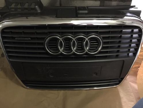 Orginele audi a4 b7 grill met quattro logo