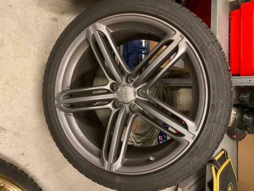 Originele 20 inch Audi RS6 C6 velgen met Nokian winterbanden