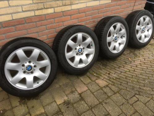 Originele Bmw seven velgen 16 inch met zomerbanden.