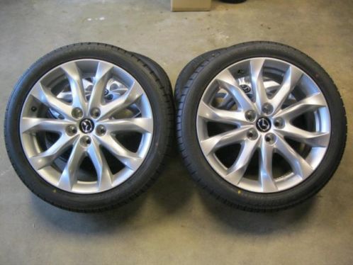 Originele Mazda 3 5 alu NIEUW 18 inch set banden velgen