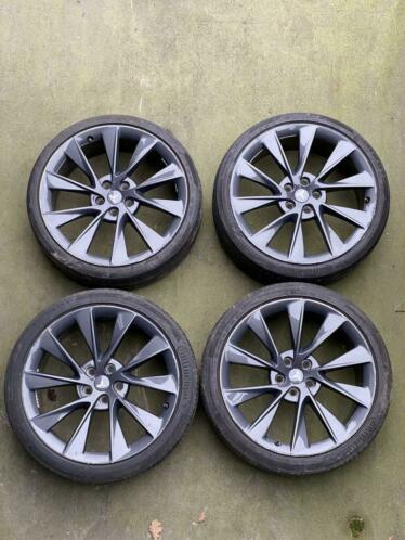 Originele Tesla 21 inch Twin Turbine Sonic Carbon Velgen