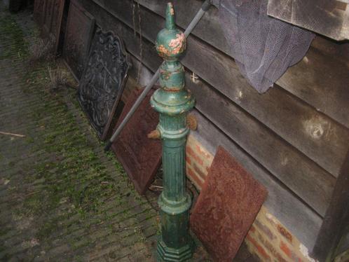 oud gietijzeren hekpaaltje