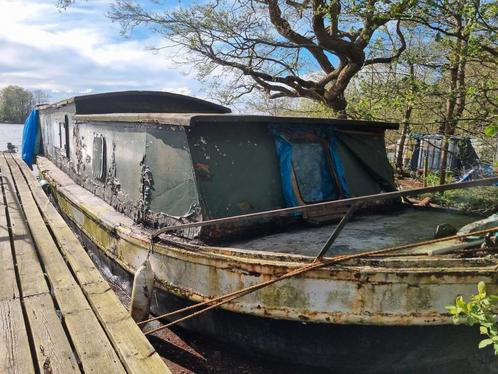 Oude boot voor opknapprojectoud ijzer - gratis op te halen