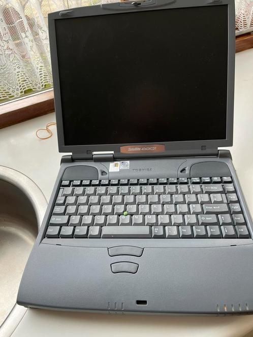 Oude Laptop geheel compleet(vintage)