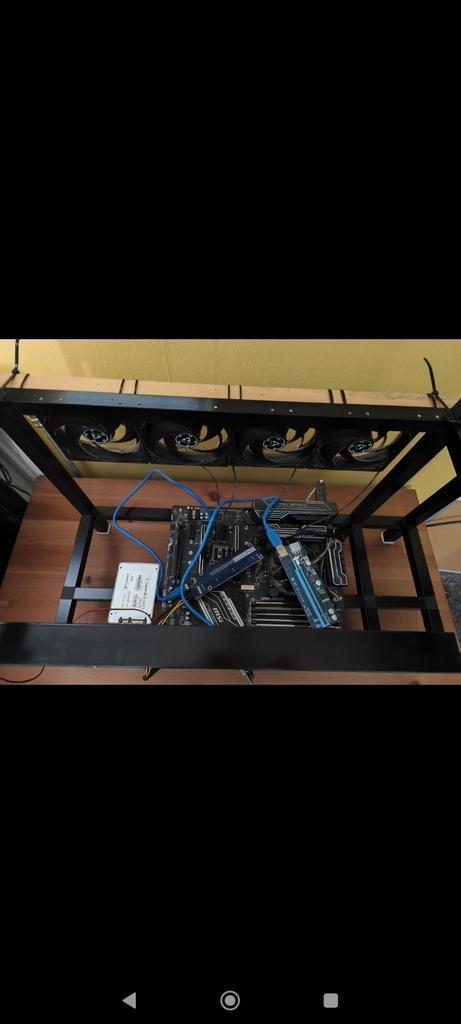 Oude mining rig PC  risers, fans, rek