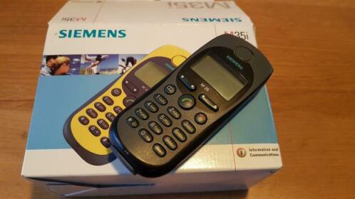 Oude mobiele telefoon Siemens M35i met lader, autolader