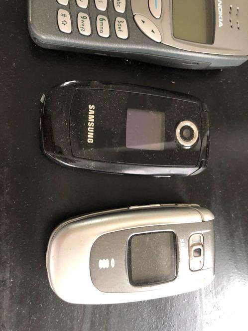 Oude mobieltjes Nokia en Samsung