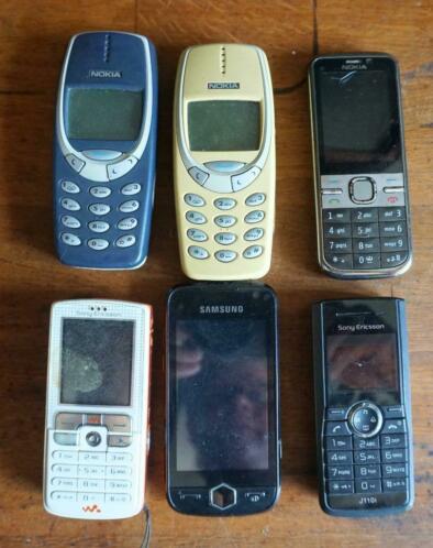 oude mobieltjes Nokia Samsung 13 stuks